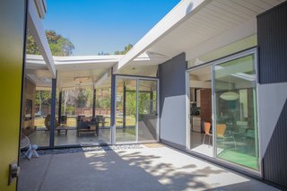Built by Joseph Eichler, the home was designed by A. Quincy Jones and Frederick Emmons. While bringing the home back to its former glory, the family with two children also made some modern updates. Materials original to classic Eichler homes such as interior wood paneling, aluminum sliding doors, glass walls, and VCT flooring were restored, and other original spaces like an open atrium were maintained.