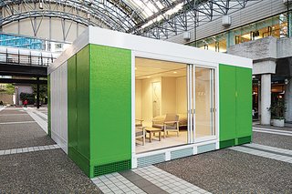 In 2013, Ban’s office introduced its new disaster housing prototype, the New Temporary House, whose exterior is made of insulated sandwich panels and fiber-reinforced plastic.