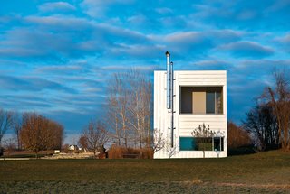 An Architect References Local Architecture to Build a Modern Home