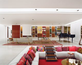 The Miller House and Garden features a custom-made sofa in the open-plan living area designed by Saarinen with textiles by Girard. The home was widely published and is in part credited for the popularity of conversation pits in the 1950s and 1960s.