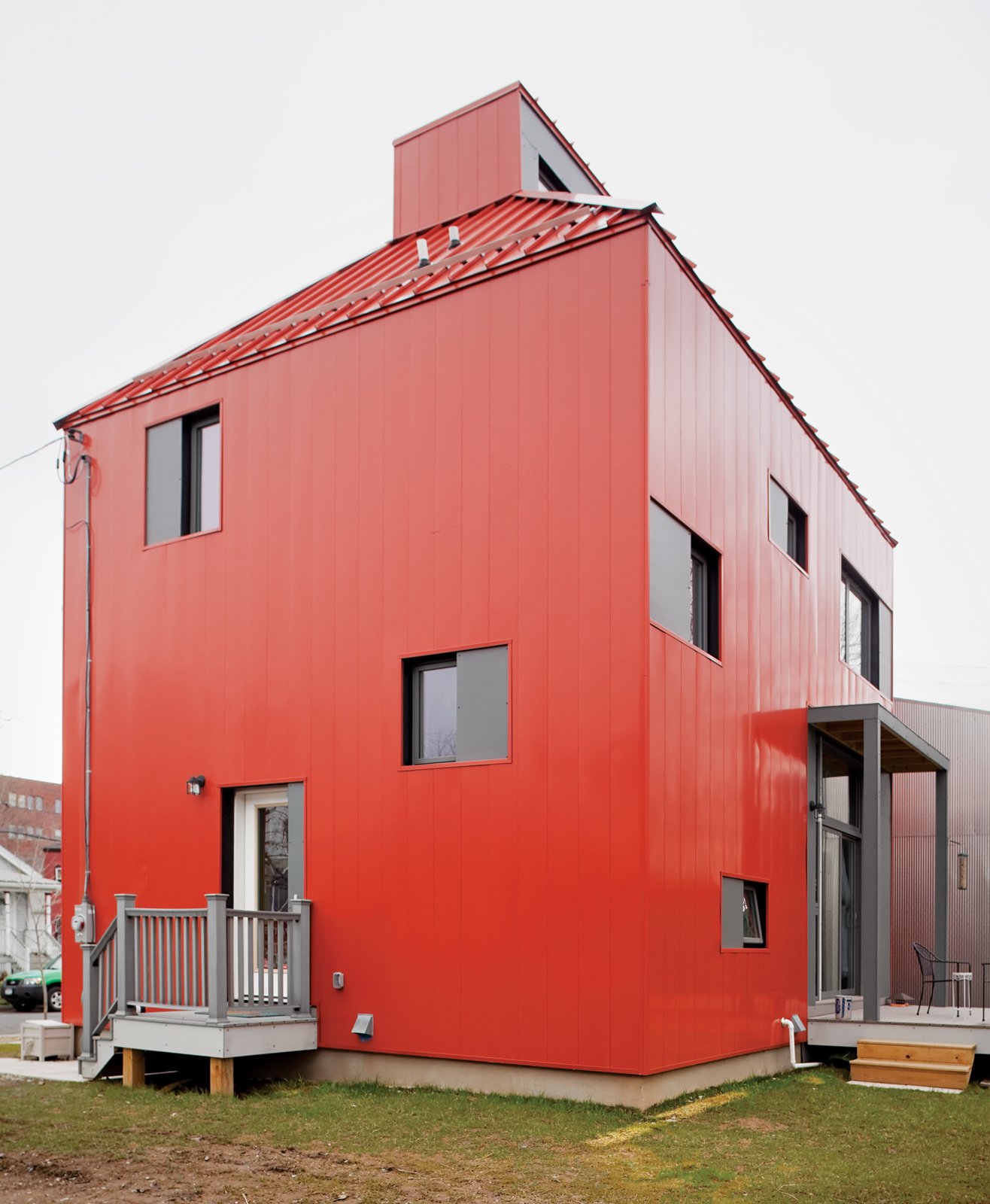 Photo 15 of 15 in 14 RedHot Homes With Striking Scarlet