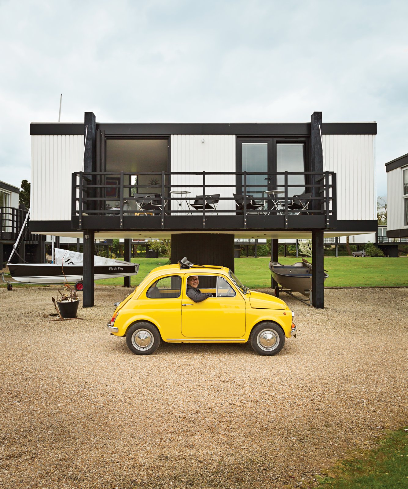 Architect Paul Hinkin and his partner, Chrissy Pearce, bought and restored a 538-square-foot Deckhouse at Emsworth Yacht Harbour in Hampshire, England.