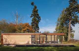 Architect Chris Pardo designed the Element 1 model for prefab builder Method Homes, cladding it in Cor-Ten steel and cedar. Pardo’s design “is the definition of simple, elegant, straightforward building,” resident Karen Kiest says.