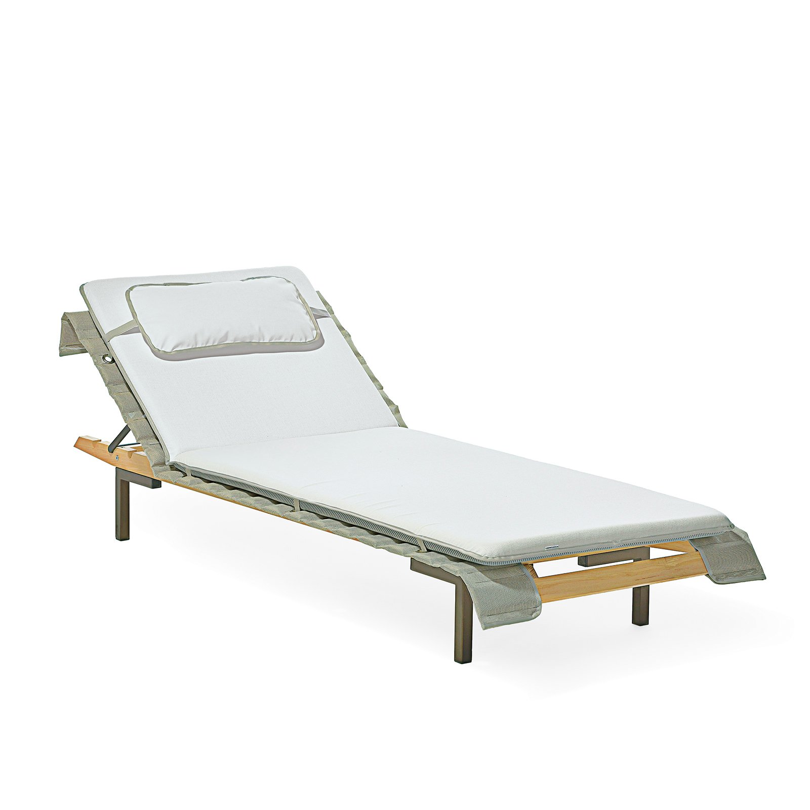 Furnishings in Outdoor-Friendly Materials (13 Photos) - Dwell