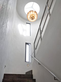Crowning the interior hallway is a Louis Poulsen PH Artichoke pendant, designed in 1958. The narrow apertures were designed to funnel the ocean breeze, contributing to the home’s passive cooling program. The walls are covered in American Clay, which helps to control humidity.