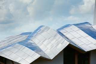 Dundee Exterior. Roof Architect: Frank Gehry. © Maggie's Centres