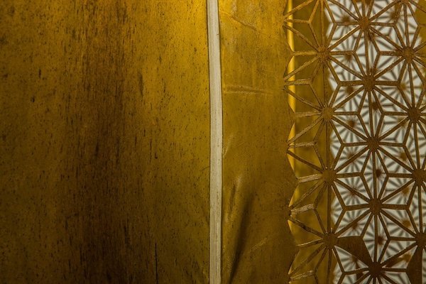 Seaweed Lamp by Julia Lohmann

A closeup shot reveals the intricate laser-cut patterns Lohmann added to her seaweed lampshade.