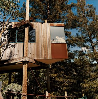 The Treehouse, also part of the Post Ranch Inn, features Cor-ten panels.