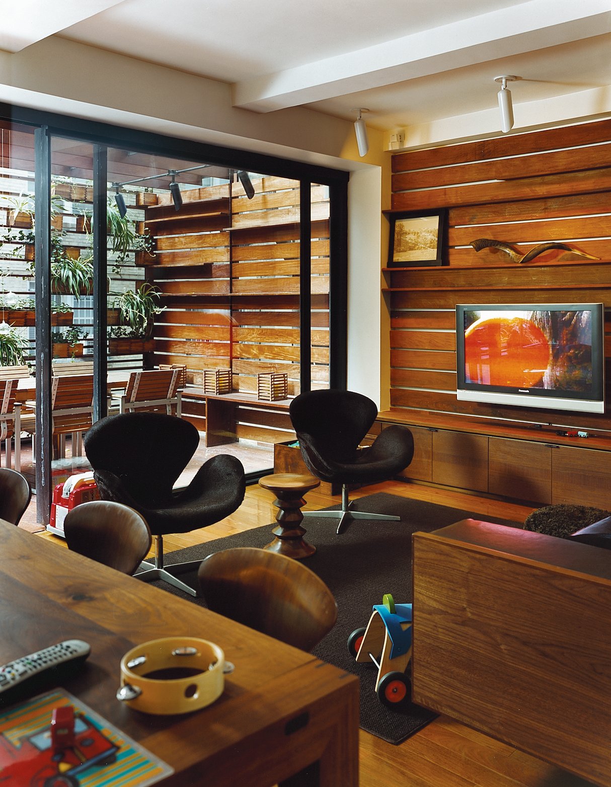 patio living room with large glass doors on Photo 10 Of 11 In Outdoor Living In Nyc Dwell