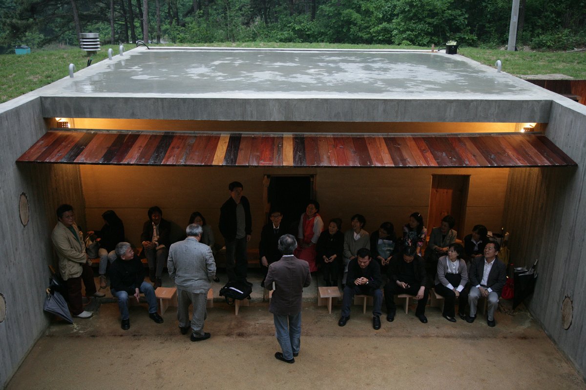 Бункер в частном доме. Дом бункер cyberhouse. Дом с бункером проект. Подземный дом. Вилла вальс швейцария.