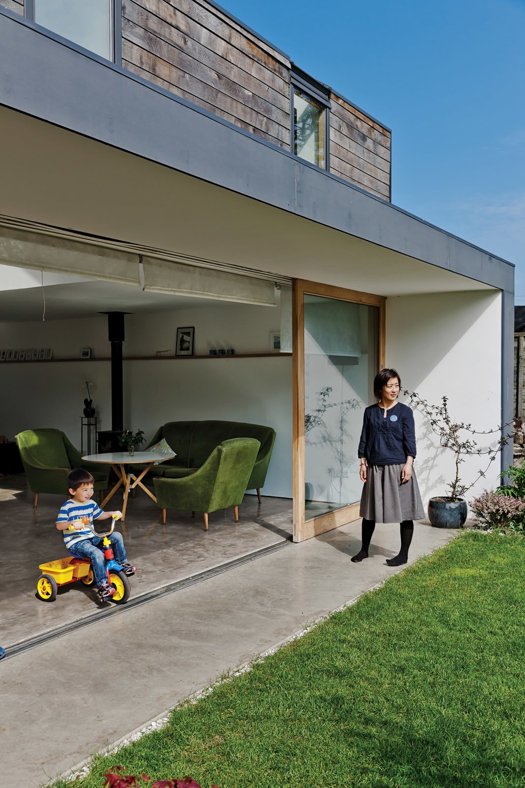 The back of the house has sliding doors that open far enough to expose the entire livingroom to the families' back yard.
