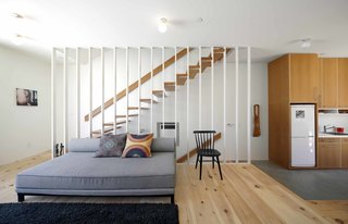 Home and Studio Maximizes Very Narrow Site in Echo Park - Photo 3 of 9 -
