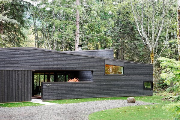 “From the street, it appears as a rectangular building with sloping shed roofs, but this is actually an illusion,” Hutchison notes. “The floor plan is actually U-shaped, wrapping around an entry courtyard that is contained by the continuous west facade.” A standing seam metal roof by Custom Bilt Metals blends in with the cedar siding.