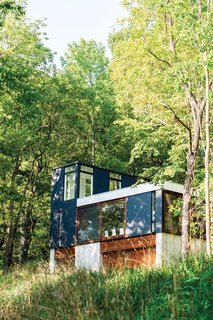 Short StackA tiny cabin in the Wisconsin Woods makes a big impact with Johnsen & Schmaling's innovative stacked design. The resulting cozy abode is stylish and durable, with stunning views of the surrounding landscape.