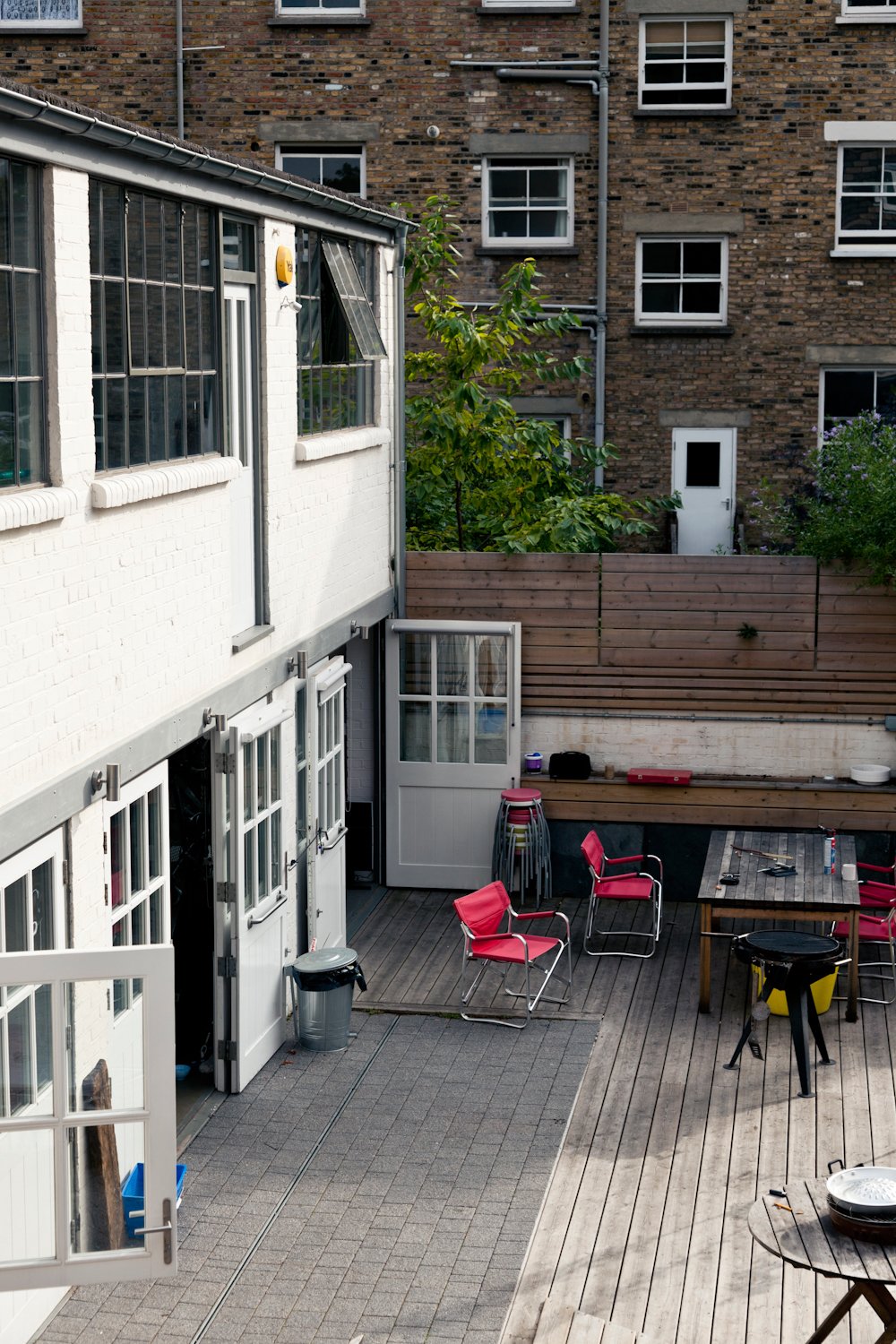 Photo 6 of 6 in IndoorOutdoor Homes in London by Luke Hopping from A