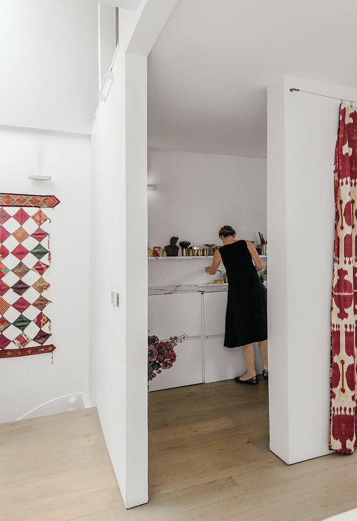 Photo 2 of 14 in An American ExPat Renovates a Tiny London Apartment