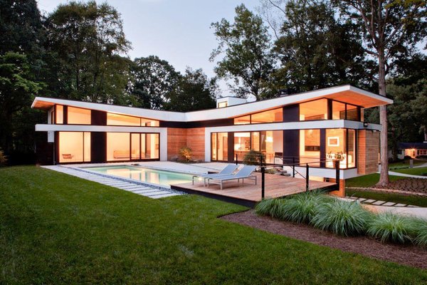 The home’s T-shaped layout forms a courtyard accessible by its two 