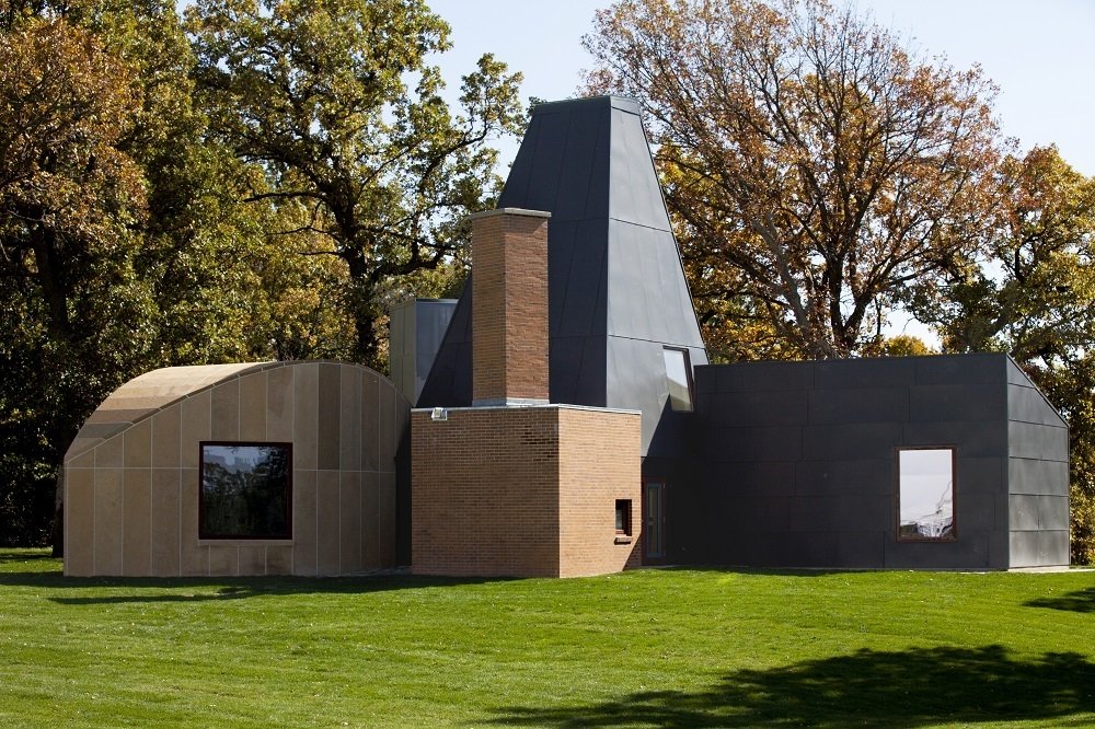 Would You Buy This Idiosyncratic Frank Gehry Guest House? (7 Photos