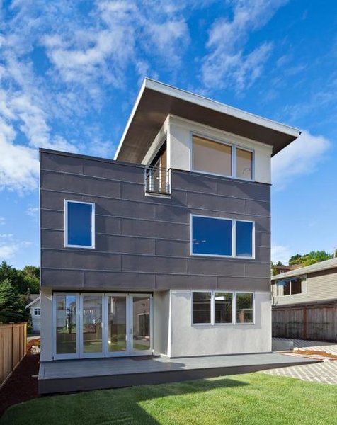 The couple desired a new home that would suit their eco-conscious lifestyle. On their must-have list was a location close to Seattle’s recreational-friendly Greenlake, a large roof deck, eco-friendly materials that reduced their carbon footprint, and surprisingly, no garage. 