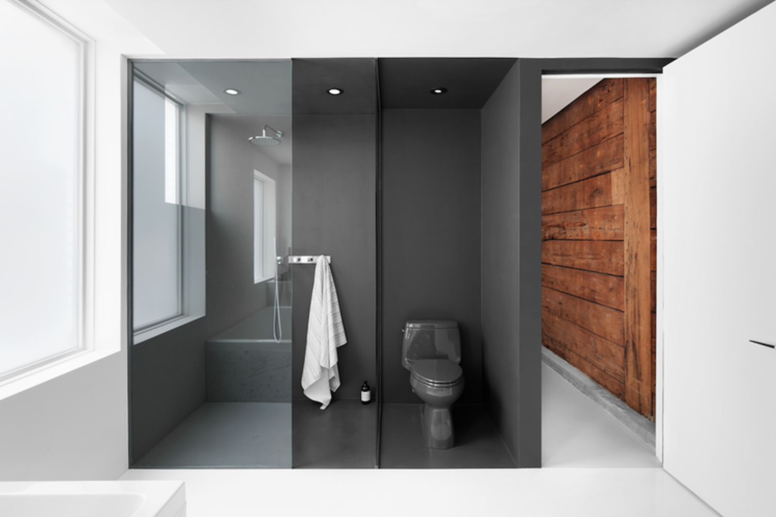 Bathrooms That Make Use of Steel (6 Photos) Dwell