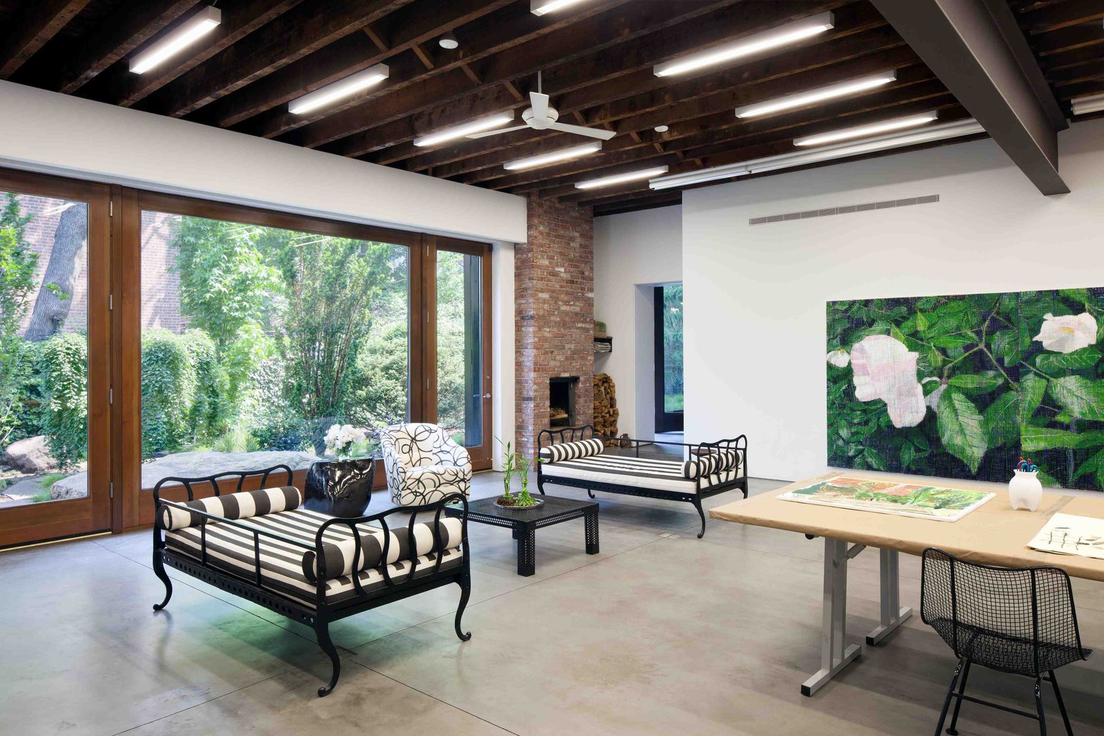 These Private Homes Double as Modern Art Galleries (6 Photos) - Dwell - Luxury Homes With Private Art Studio With Secure Parking