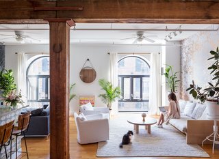 Husband-and-wife founders of Calico Wallpaper Rachel and Nick Cope show how easy it can be to put a personal, design-led touch on loft living—even when it’s a rental. When the Copes rented a Red Hook loft in an industrial 1860s warehouse, the couple turned their rental into a testing ground for their marbleized wallpaper business and installed wallpaper in each of their rooms. The custom pieces take inspiration from the loft’s immediate surroundings and characteristics—from the silver-and-gold marbled mural that complements the loft’s exposed structural beams to a color-gradient wallpaper in the primary bedroom that takes cues from the sunset seen from Red Hook.