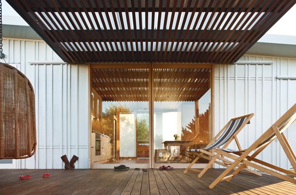 Sliding glass doors made from Viridian’s ComfortPlus glass and yellow cedar wood lead to decks flanking the kitchen and dining room.