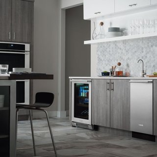 With Energy Star certification and an annual run cost of only $31, the IQ-Touch is a worthwhile investment. Electrolux has also been able to maintain energy efficiency without lengthening the cycle run time, which clocks in at 113 minutes. Three adjustable racks and two spray arms are hidden behind a clean stainless-steel facade with a simple handle. 