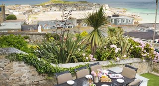 The cheery, five-bedroom Pednolver is a historical townhouse that offers ample room for large parties with three floors. The cinema space in the basement and spacious open-plan kitchen are ideal spots for gatherings with family and friends. 