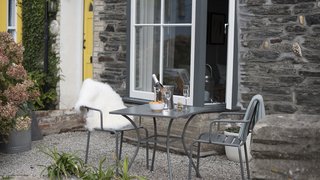 Just outside of Albany in Port Isaac is a peaceful garden, shops, beaches, and restaurants.