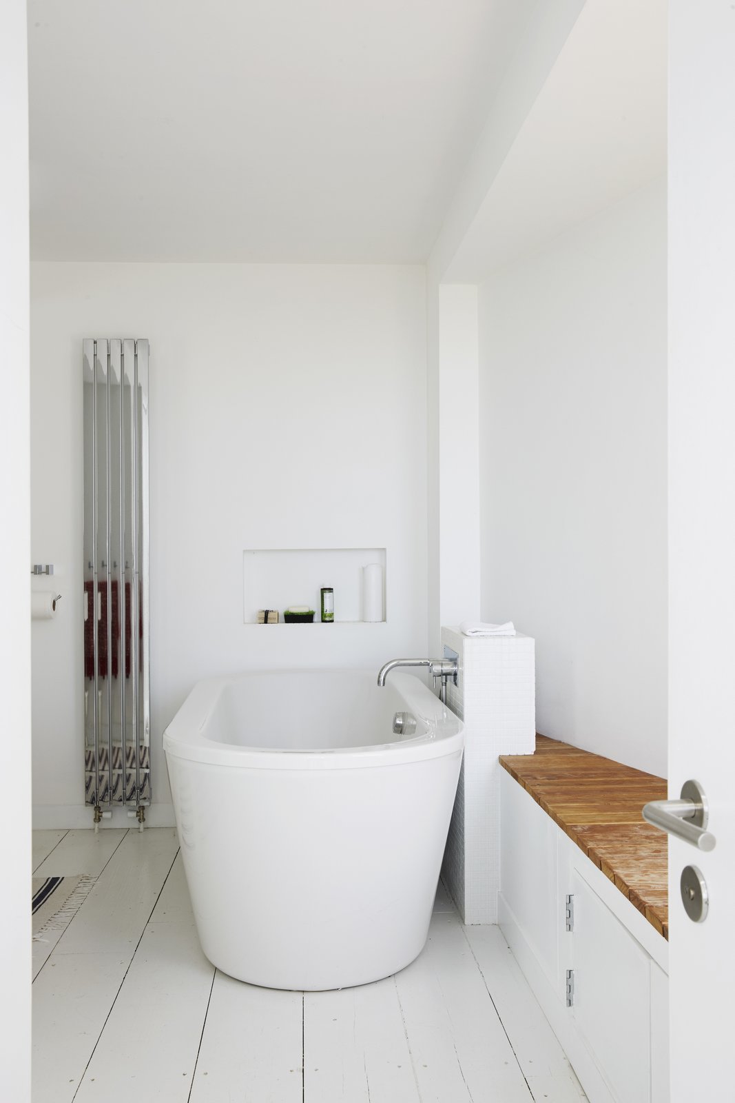 Photo 13 of 14 in Fall in Love With This British Architect’s Colorful