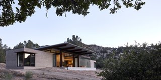 At This High-Desert Home, a Whole Wall Opens Up When You Crank a Giant Wheel