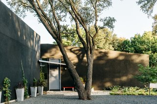 On a site adjacent to a greenbelt, architects Yen Ong and Paul Merrill of 5G Studio envisioned “a solid black mass within an enclosed garden,” says Ong. A geothermal heat pump, solar panels, and rainwater harvesting helped the project achieve LEED Platinum status.