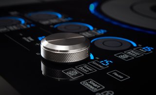 Virtual Flame technology on the induction cooktop illuminates when it is turned on, giving the visual look and feel of real flame 