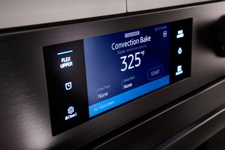 Tastefully integrated analog and digital controls on the wall ovens allow you to see at a glance the exact state and status of your appliances. 