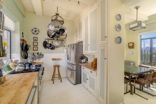 The flowing spaces in the home make it ideal for entertaining. 