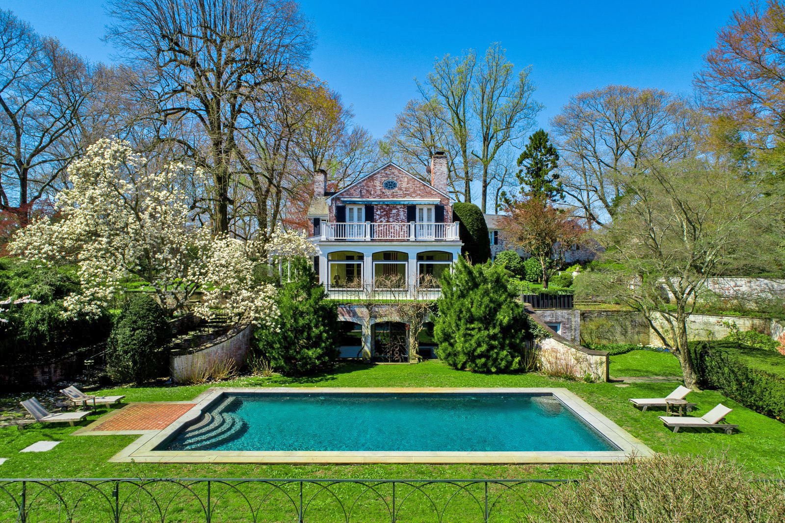 Photo 1 of 11 in Paul Simon’s Grand Connecticut Estate Returns to the