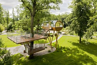 This fascinating tree house was created for the World of Living show park, a space dedicated to displaying contemporary prefab home design. Located in Rheinau-Linx, Germany, the tree house rests on seven slanted larch support beams and features a round, futuristic-like shape. 
