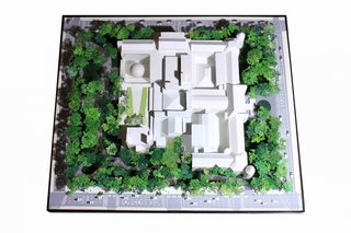 A model depicts the museum footprint within the surrounding park, both before and after construction of the new space.
