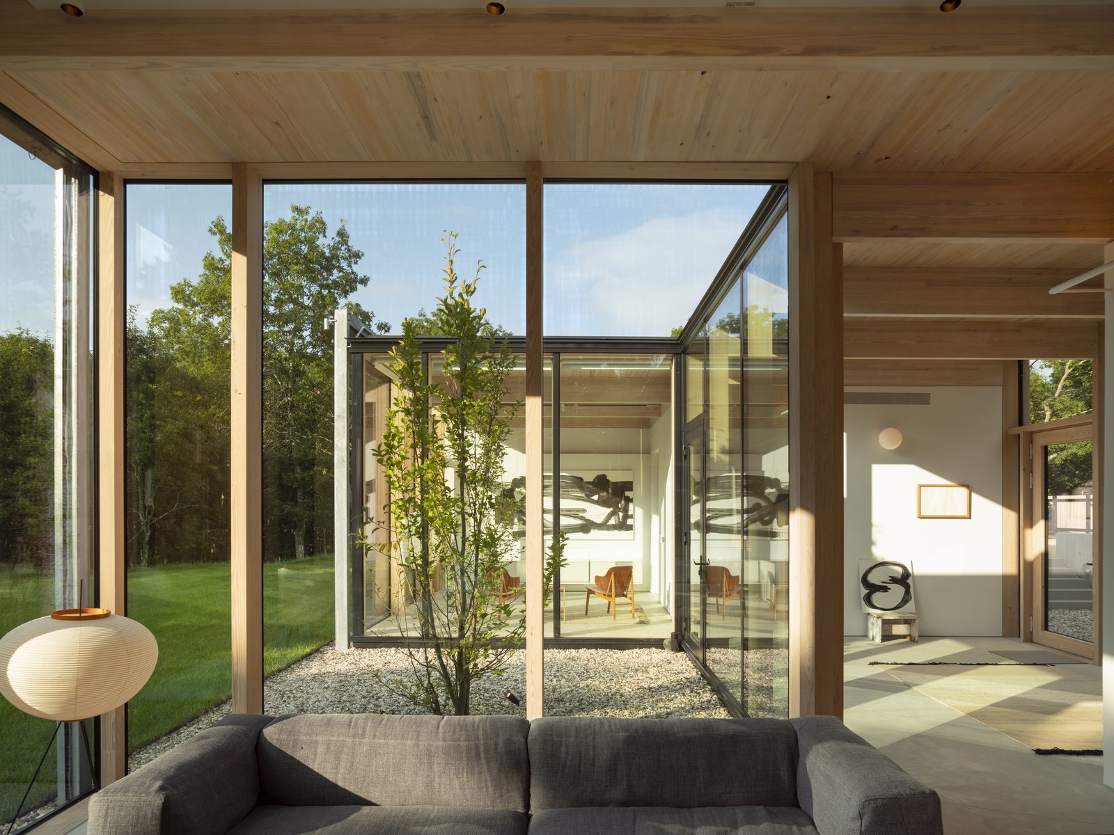 Photo 5 of 12 in An Energy-Efficient Glass House in East Hampton Shifts ...