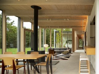 "The structure is made of a high-quality, high-strength southern yellow pine, laminated and milled into beams and columns with highly precise profiles," explains the architect. "The Canadian manufacturer IC2 was one of the few companies that was able to combine facade mullions with the columns of the house into one slender glulam element."