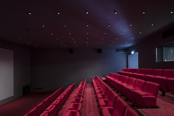 A cinema is available for screenings of student films.