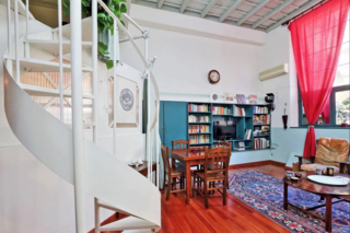 This eclectic loft/studio apartment is located in historical sector of Rome, right behind Piazza di Spagna.