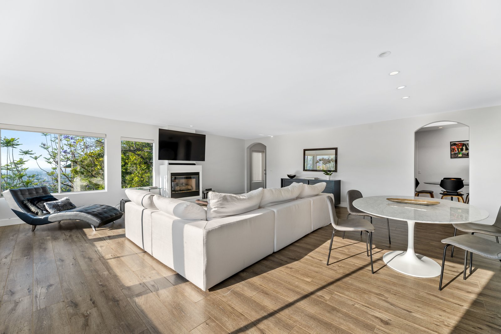 Photo 2 of 8 in One of Richard Neutra’s Stilt Homes in L.A. Hits the