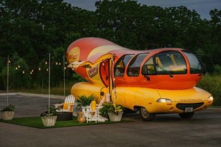 The rental has a mobile home-like outdoor zone with astro turf, lounge seating, and an Oscar Mayer–brand grill for a pure Americana experience.