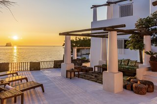 The new owners can spend time relaxing and taking in sunset views from several sitting areas that are topped with traditional wooden beams. <span style="font-family: Theinhardt, -apple-system, BlinkMacSystemFont, "Segoe UI", Roboto, Oxygen-Sans, Ubuntu, Cantarell, "Helvetica Neue", sans-serif;"> </span>