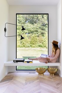 “When it came to designing the inside of the home, we wanted to have your eye continue on through the glass instead of landing on a lot of details,” comments Liz.