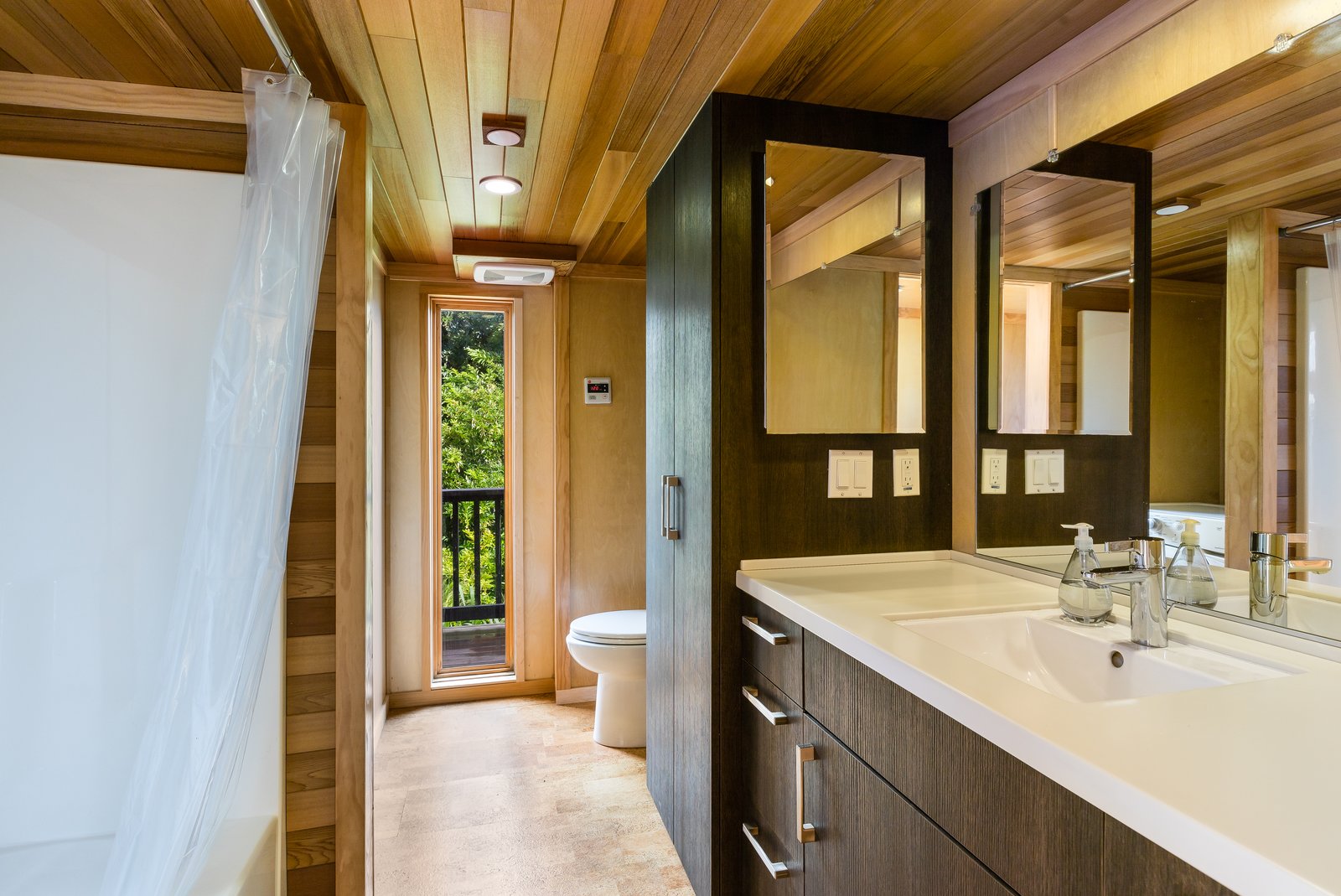 Photo 7 of 13 in A Breezy Prefab on Hawaii’s Big Island Lists For $379K ...