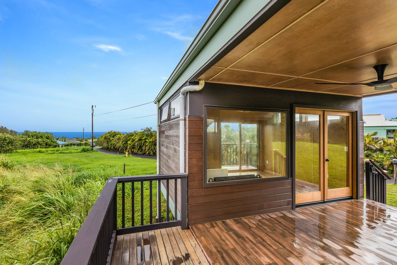 Photo 3 of 13 in A Breezy Prefab on Hawaii’s Big Island Lists For 379K
