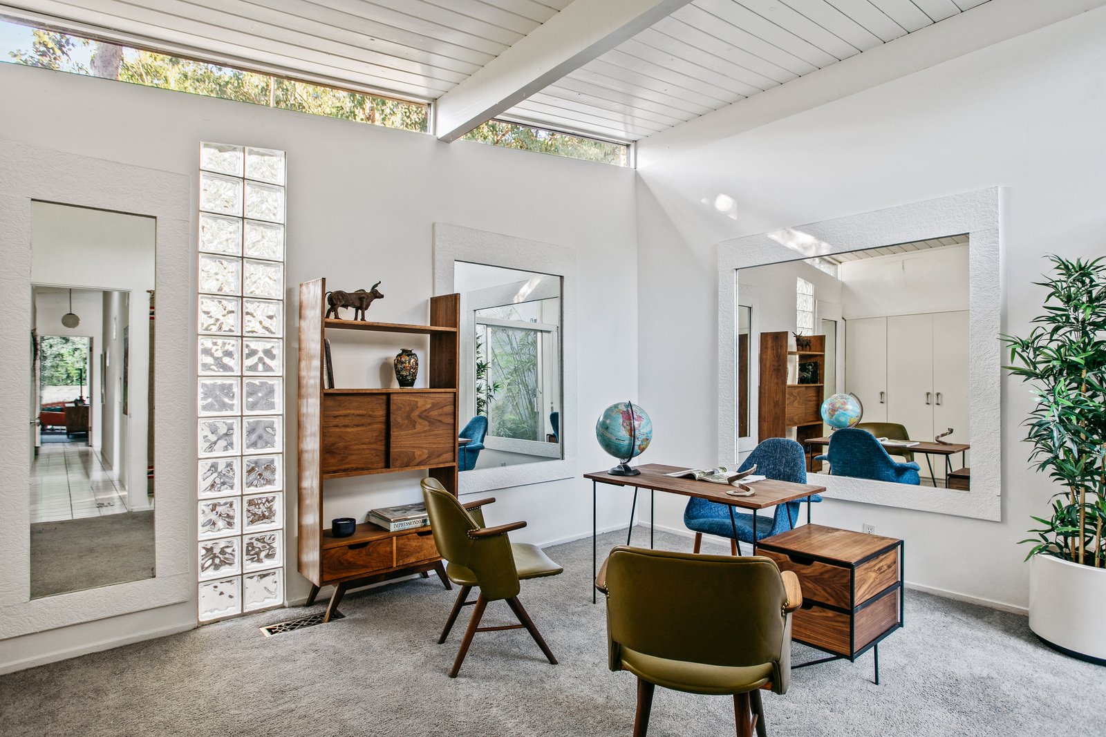 Photo 8 of 10 in A Lush Eichler in Los Angeles Is Available For the